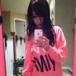 ❗SOLD VS Pink Pullover❗