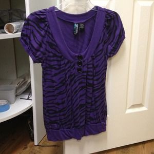 Purple/black top