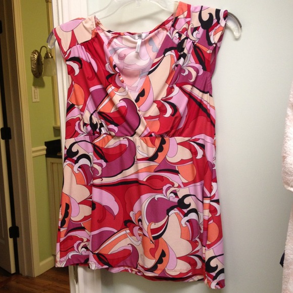 Multicolored sleeveless top