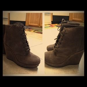 REDUCED END OF SEASON SALE! Top shop 7.5 US now$50