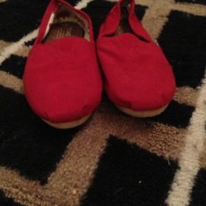 RED TOMS