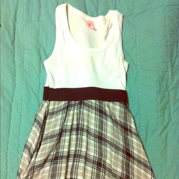 White/Black Dress - Picture 1 of 1