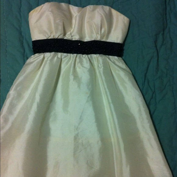 Pearl White Dress With A Beaded Black Belt - Picture 1 of 1