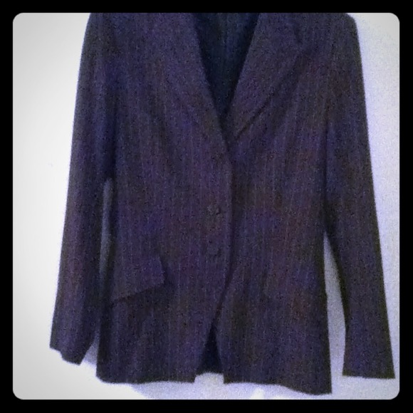 💢💢SOLD💢💢Adorable Dark gray pinstriped blazer
