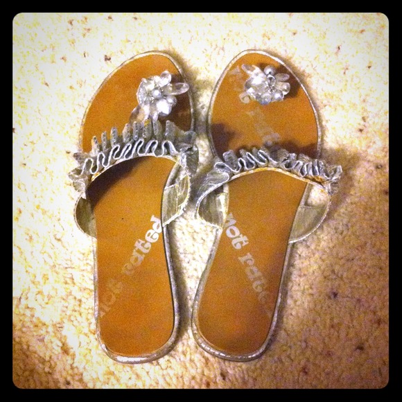Cute flat sandals!!!!!