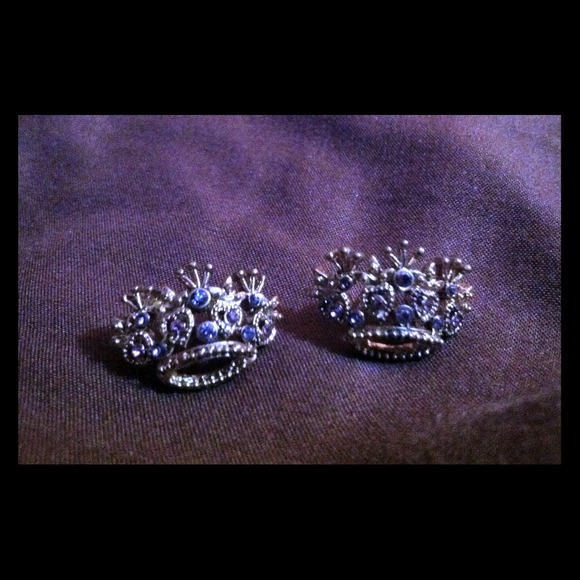 Crown earrings 👑