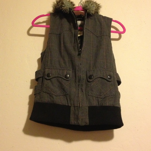 Plaid sh fur hooded vest