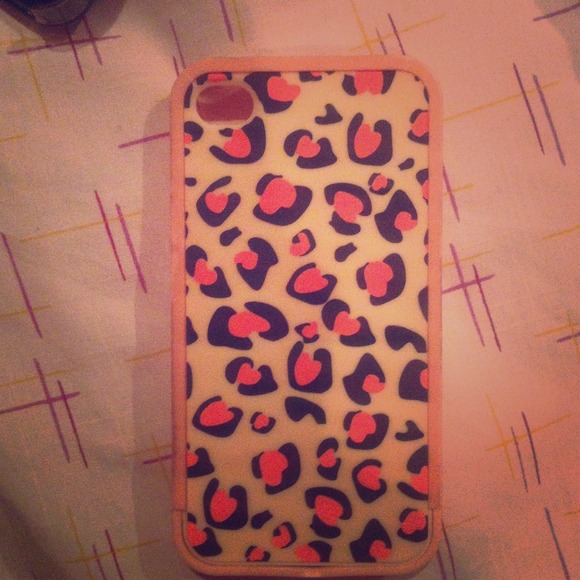 🔴SOLD🔴iPhone 4/4S bumper or case
