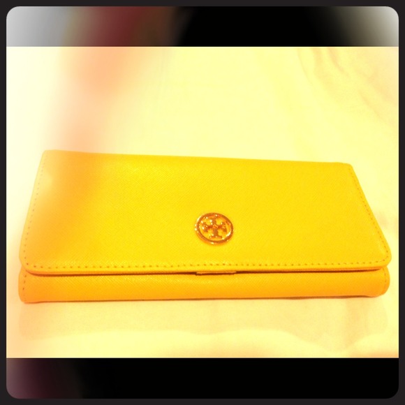 Sold! NWT Tory Burch Saffino Envelope Wallet