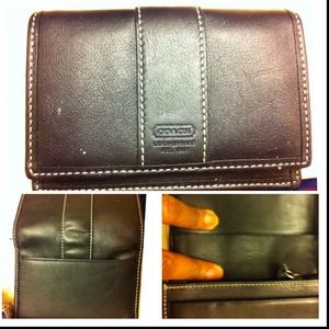 NEW/WOT MIDSIZE AUTHENTIC  COACH BLACK WALLET.