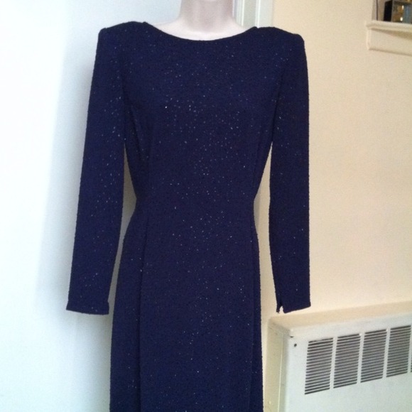 Simple form fitting dark blue dress