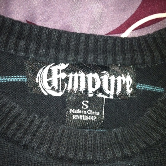 Sweater🎀🎀 - Picture 3 of 3