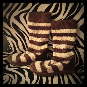 UGG Boots - Authentic Uggs - Sweater Boots UGG Boots - Authentic Uggs - Sweater Boots