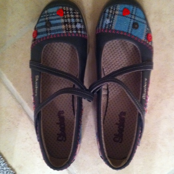 RESERVED NWOT Skeechers