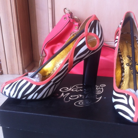 📌📌SOLD📌📌Naughty Monkey Heels - Picture 2 of 4