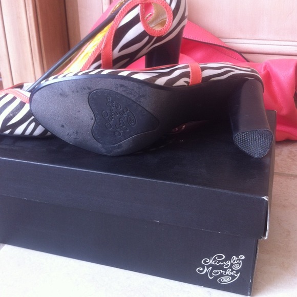 📌📌SOLD📌📌Naughty Monkey Heels - Picture 3 of 4
