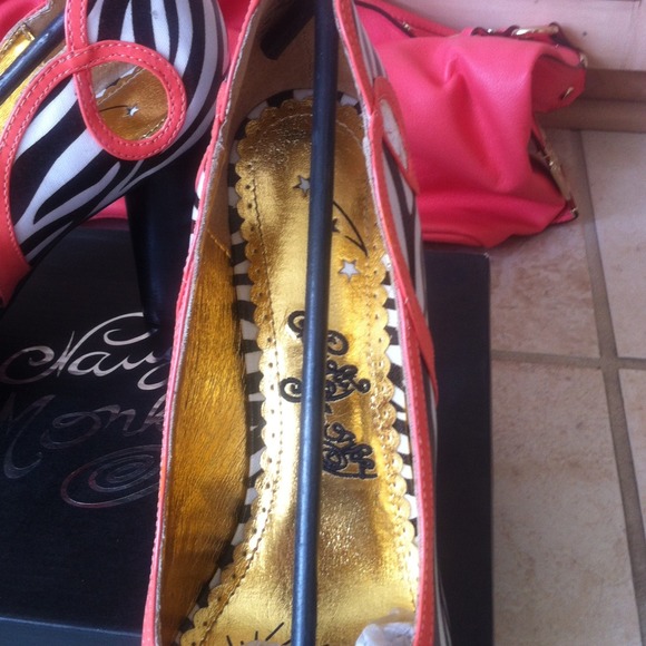 📌📌SOLD📌📌Naughty Monkey Heels - Picture 4 of 4