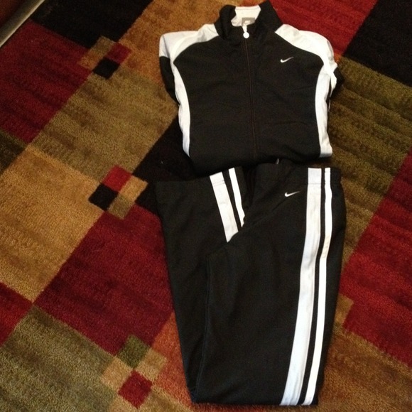 Nike jogging suit wore once
