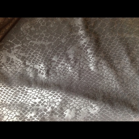 Snake skin look a like leggings - Picture 2 of 2