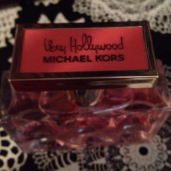 ❌Sold❌Very Hollywood by Michael Kors Perfume Spray