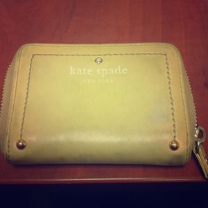 Authentic Kate Spade Sm Zip Travel wallet-ON HOLD