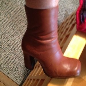 SOLD@eloisa0504 Light brown leather boots size 5.5