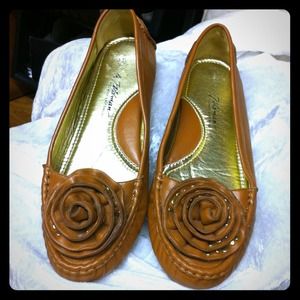 Beverly Feldman slip on leather flats