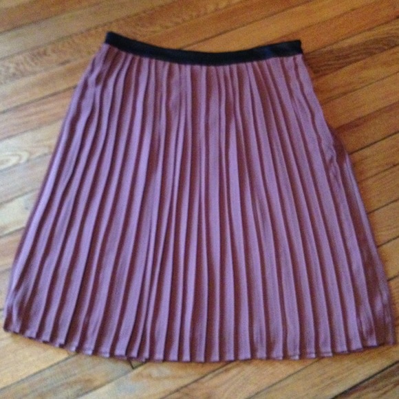 Dresses & Skirts - Adorable pleated skirt