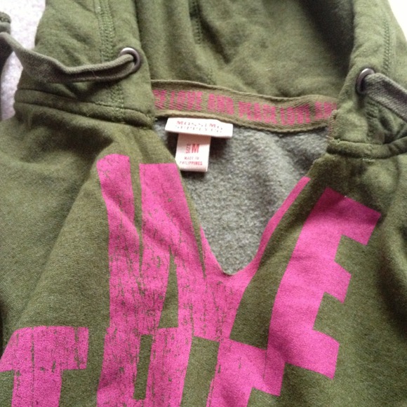 🎉SOLD🎉 Olive Green Sweatshirt - Picture 3 of 3