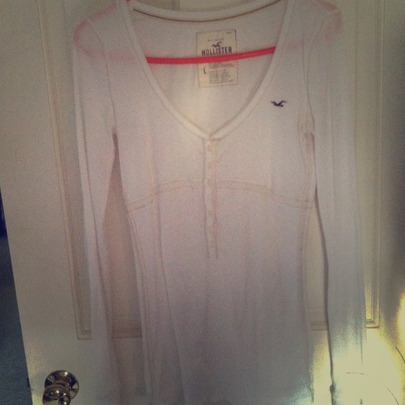 ❌SOLD❌Hollister shirt