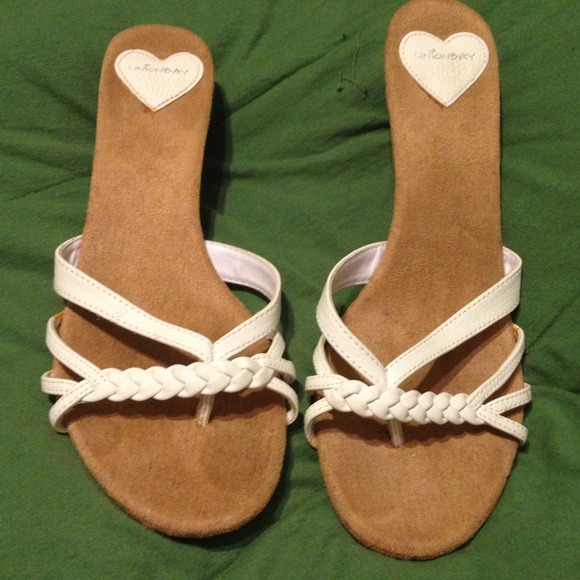UnionBay White Kitten Heel Sz 10