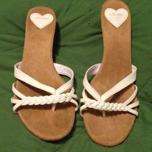 UnionBay White Kitten Heel Sz 10