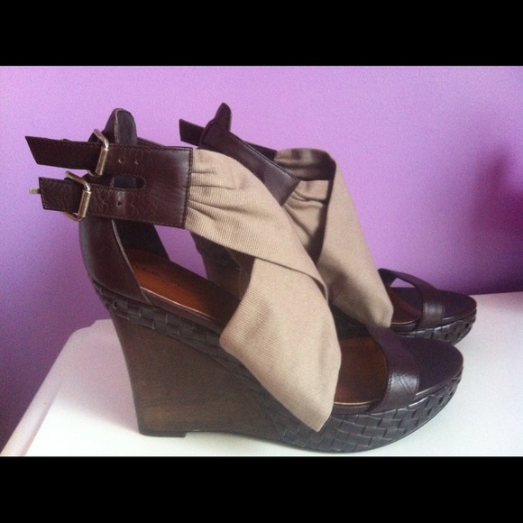🔥SOLD🔥NWOT Leather and canvas wedge sandals