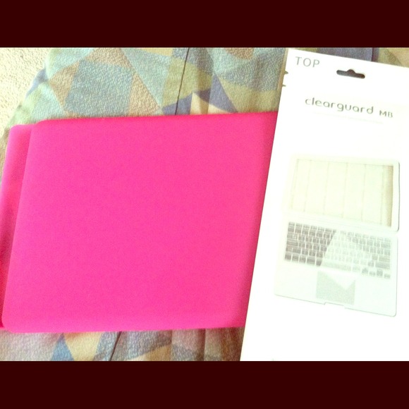🚫SOLD! Hot Pink MacBook cover!