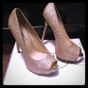 STEVE MADDEN PUMPS