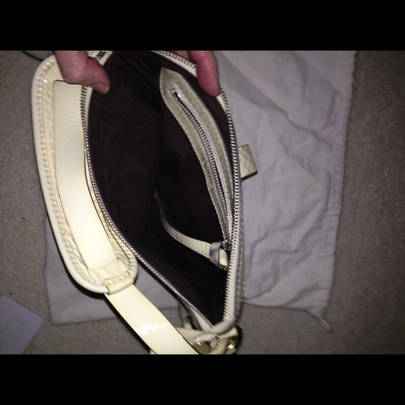 Chloè shoulder bag with horse charm. - Picture 3 of 4