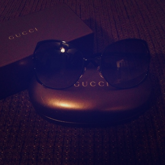 Gucci Sunglass - Classic Over Sized