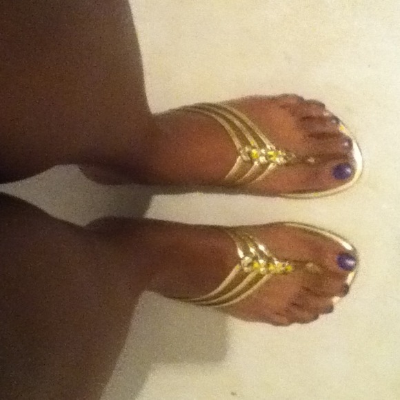 🎉REDUCED🎉 NWOT gold sandals