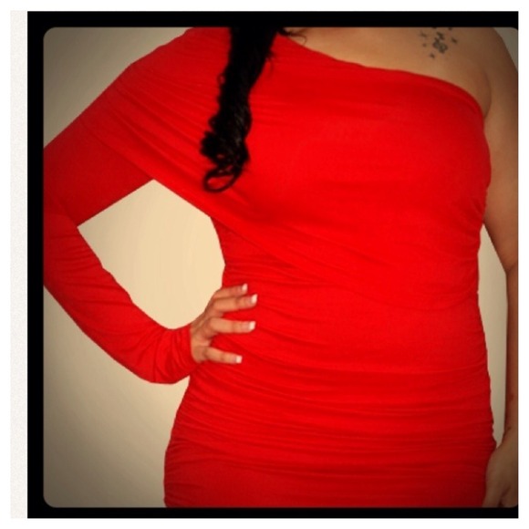 🎉REDUCED🎉  Juniors Great Glam red 1 sleeve dress