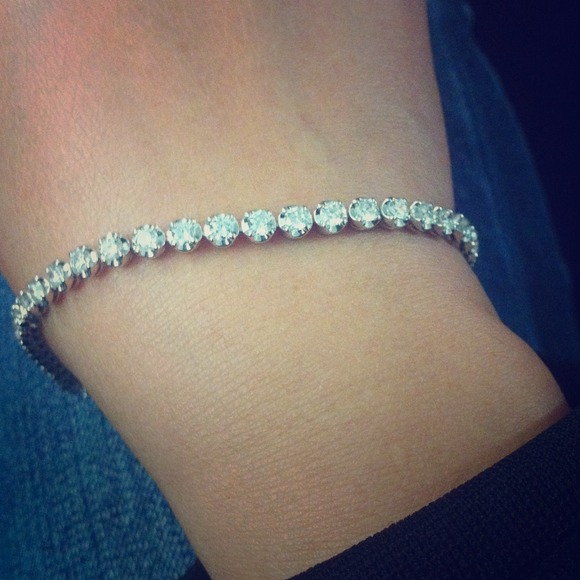 Tennis bracelet