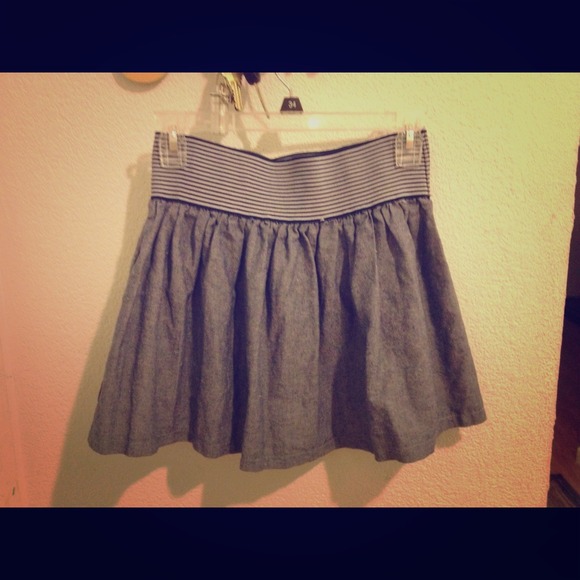 High waist skirt.