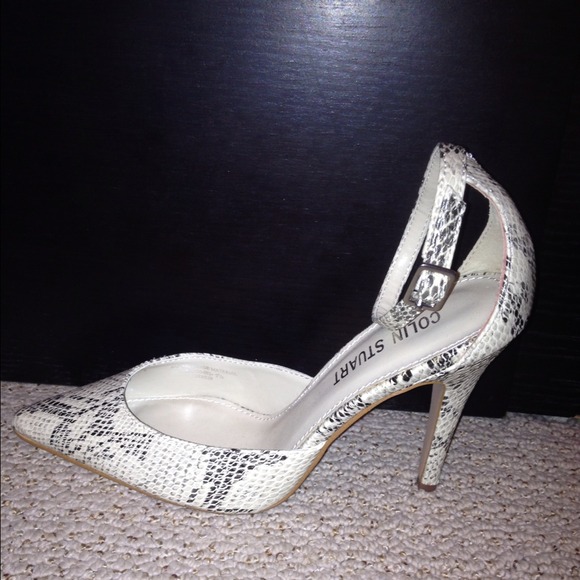 Colin Stuart pointy toe snakeskin heels. - Picture 2 of 4