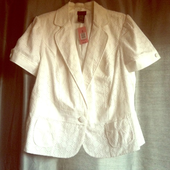 ❌SOLD❌Eyelet short sleeve blazer