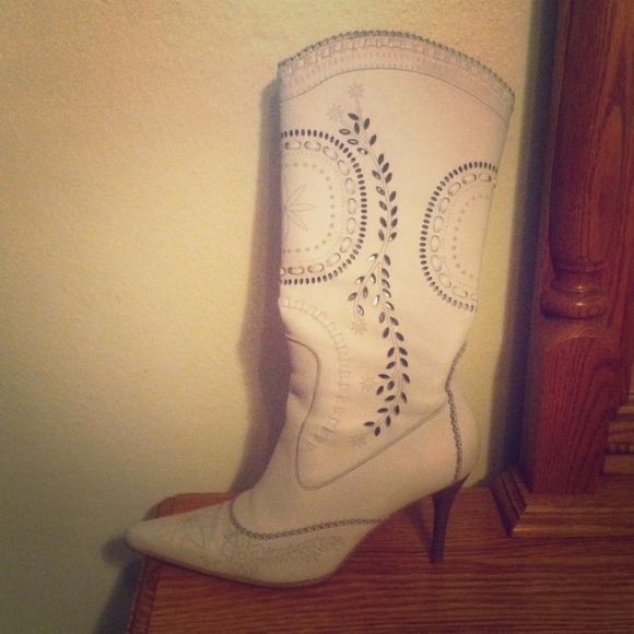 Off white boots