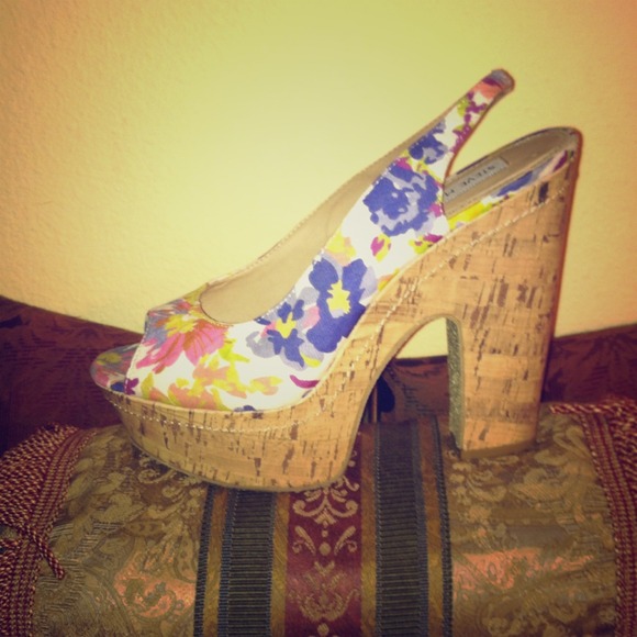 ⚠️SOLD⚠️Steve Madden Vintage Slingback Platform