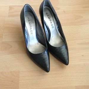 Rampage shoes in black. Used.