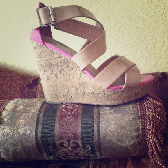 Steve Madden Shoes - 💐REDUCED!!!!Madden Girl Strappy Platform