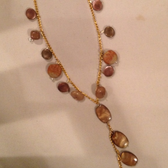 Gold chain necklace with neutral beads - Picture 2 of 2