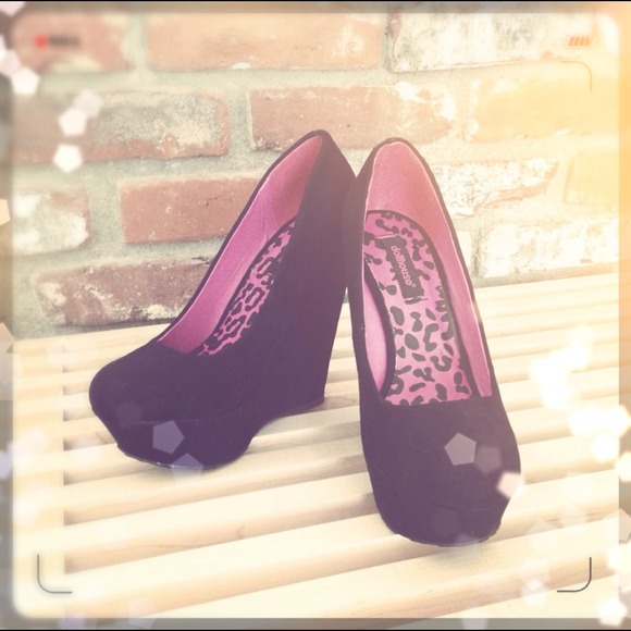Dollhouse black suede wedges