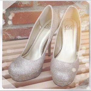 Glam holiday party gold sparkle heels!